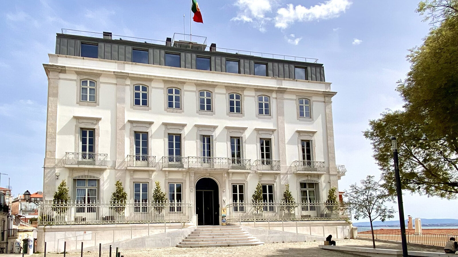 Verride Palacio Santa Catarina in Lisbon - A regal Lisbon palace reimagined with contemporary grace and panoramic city vistas.