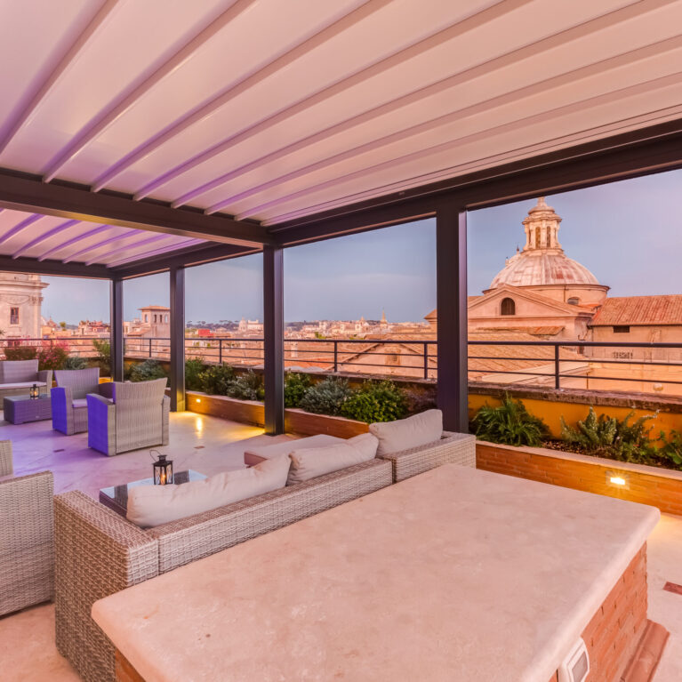Navona Queen Rooftop Boutique