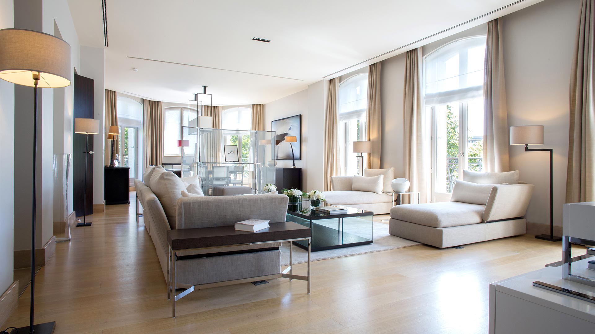 La Réserve Paris – Apartments in Paris - Belle Époque grandeur reimagined with contemporary Parisian elegance.