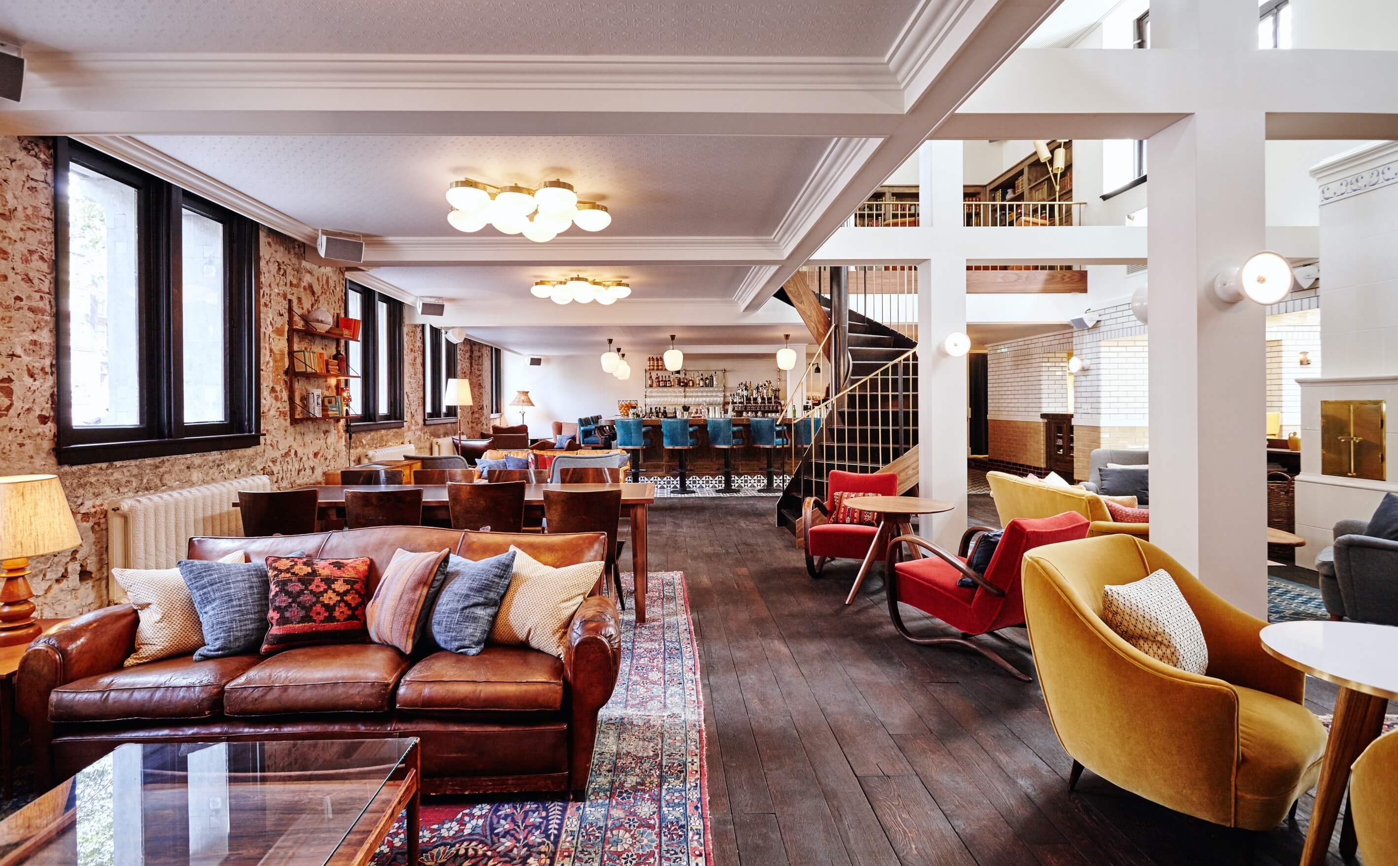 The Hoxton Amsterdam in Amsterdam - Un rifugio sul canale dove l'eredità olandese incontra il comfort contemporaneo.