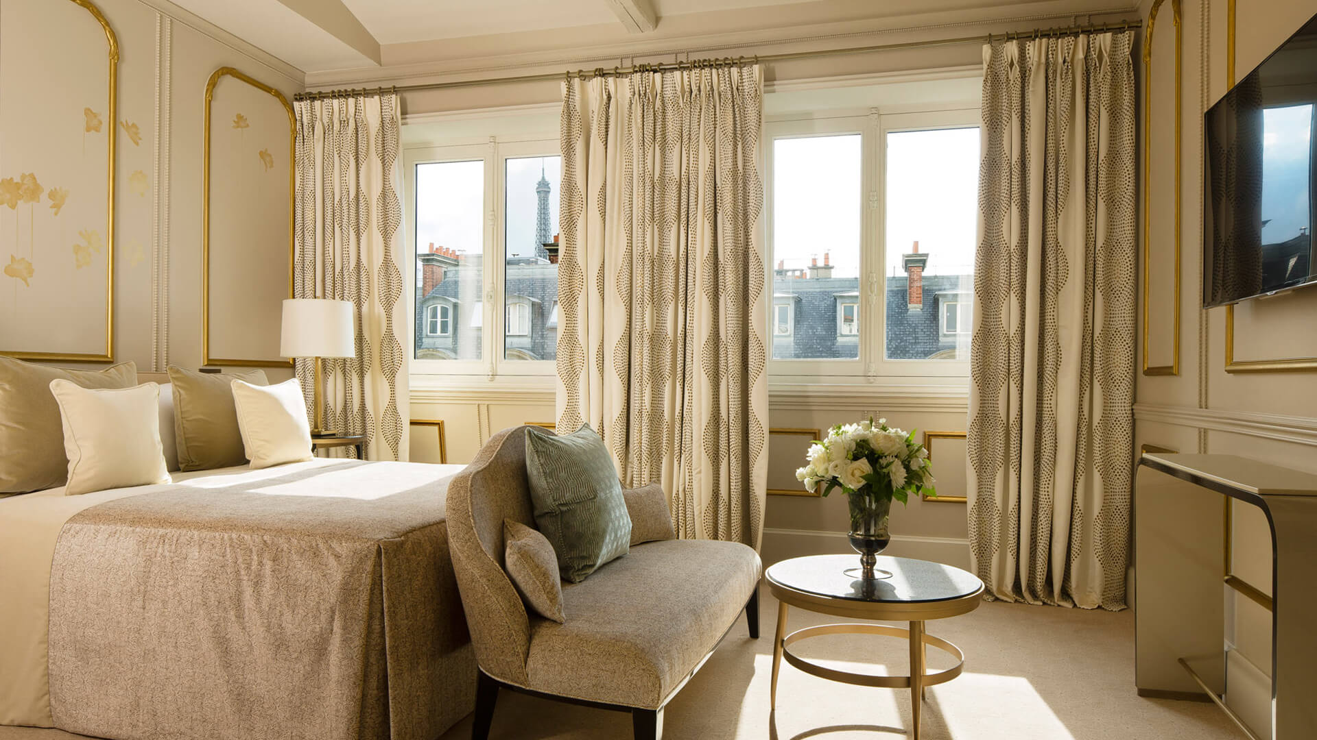 Le Narcisse Blanc Hôtel & Spa in Paris - A serene Parisian retreat, where Belle Époque grace meets contemporary refinement.