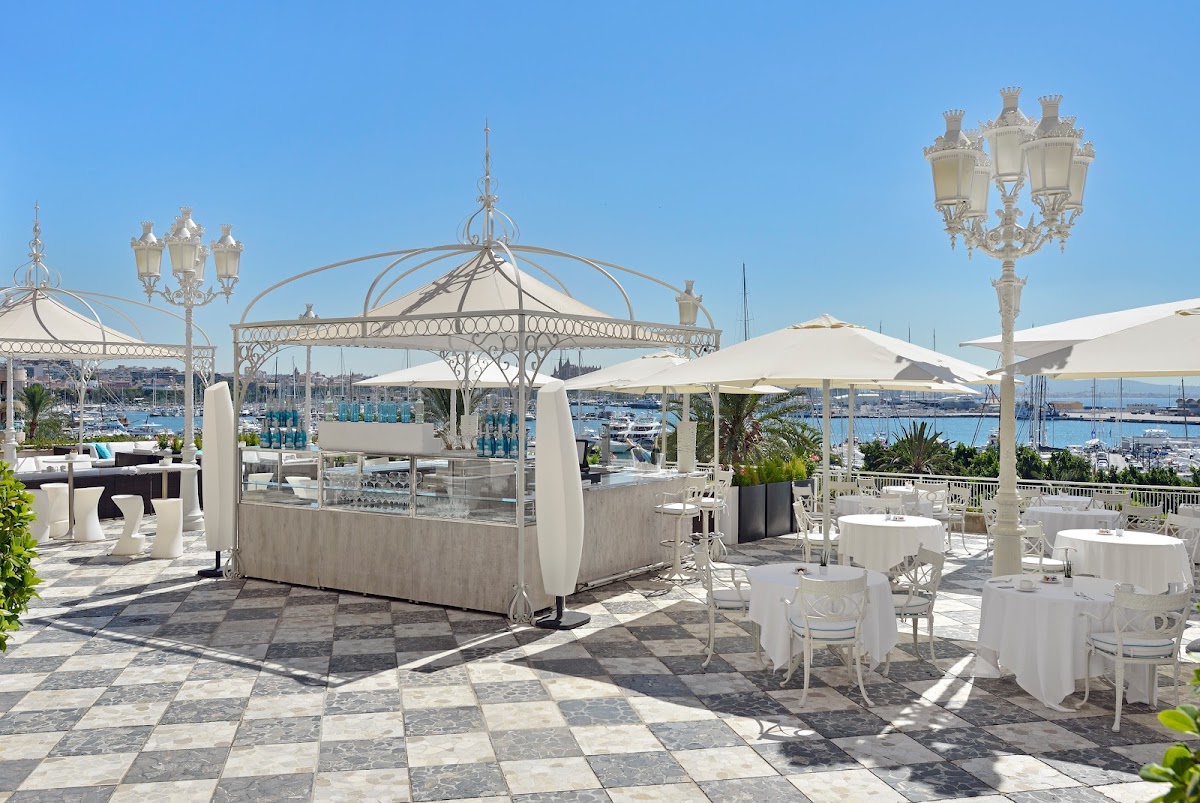 Victoria Grand Cafe