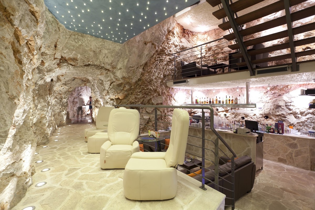 Cave Bar More (Dining section)