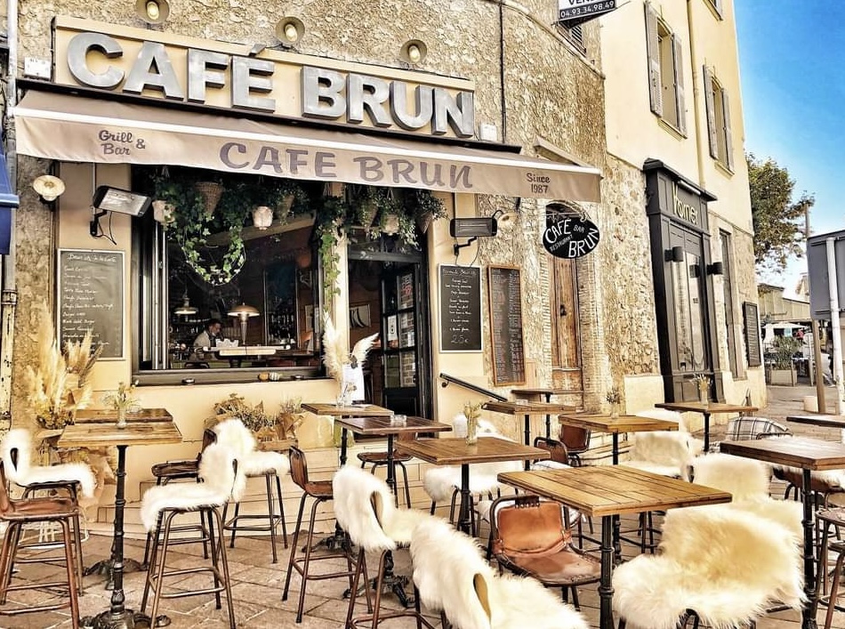 Le Cafe Brun